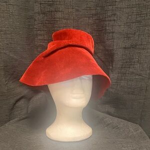 Vintage elegance burgundy hat made by Rveinix Hiite Baden & Baden